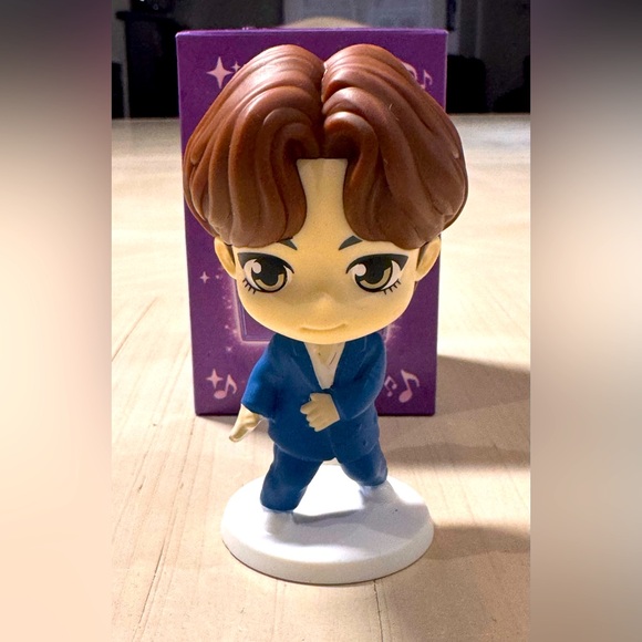 McDonald's BTS TinyTAN Happy Meal - BTS “V”3.5” mini figure - Picture 1 of 9